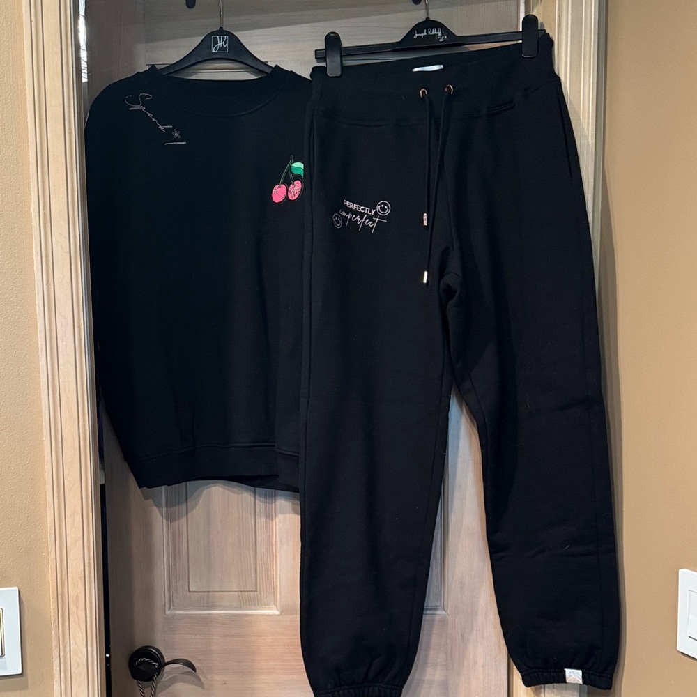 Spark’l Black Sweatshirt & Jogger Ser!!